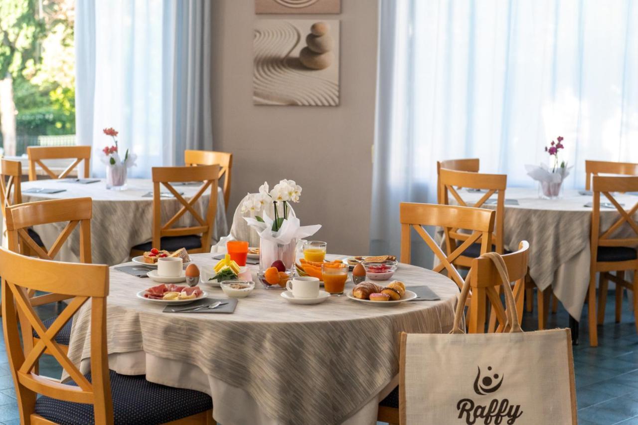 Hotel Raffy Diano Marina Eksteriør billede