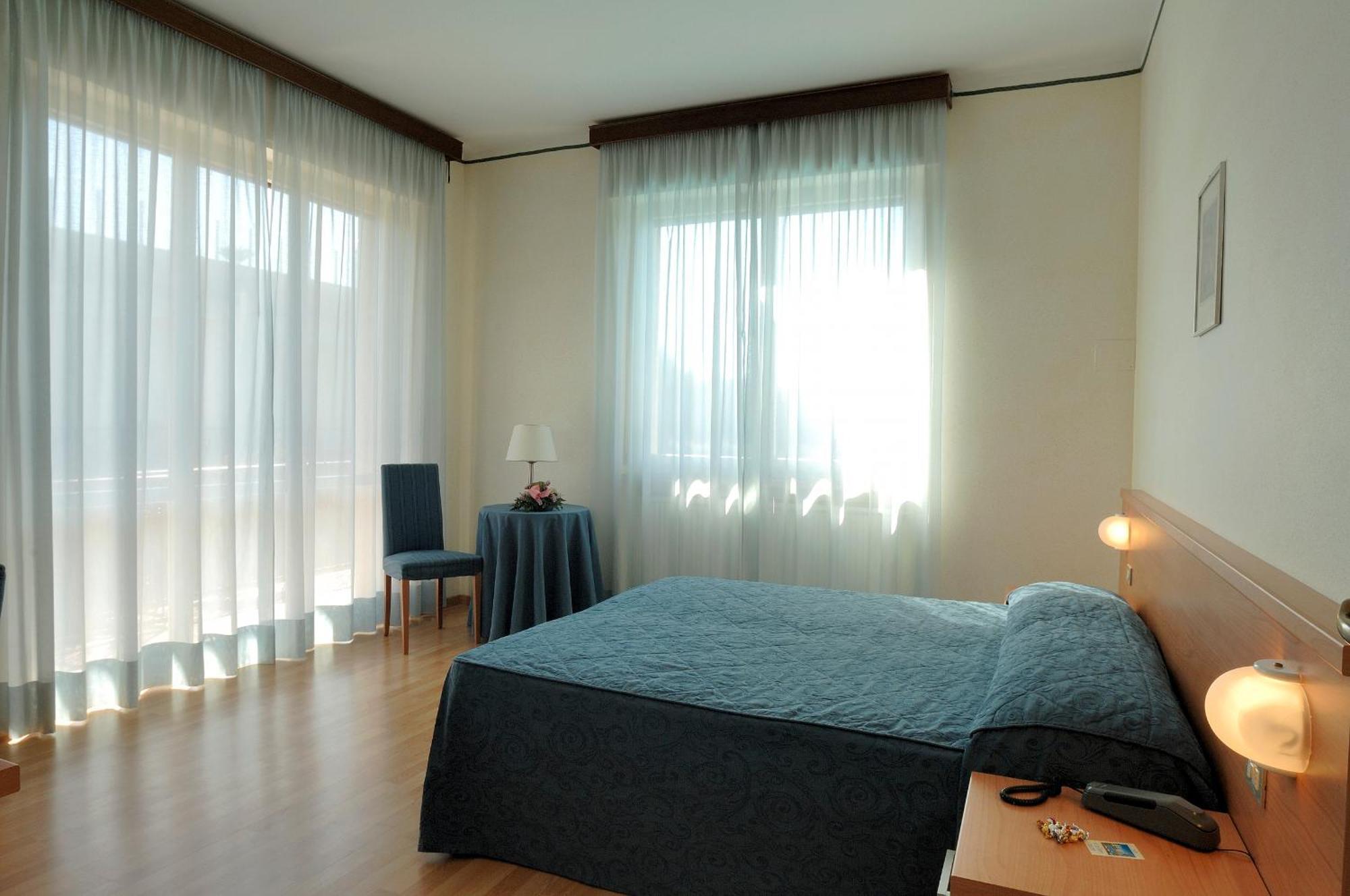Hotel Raffy Diano Marina Værelse billede