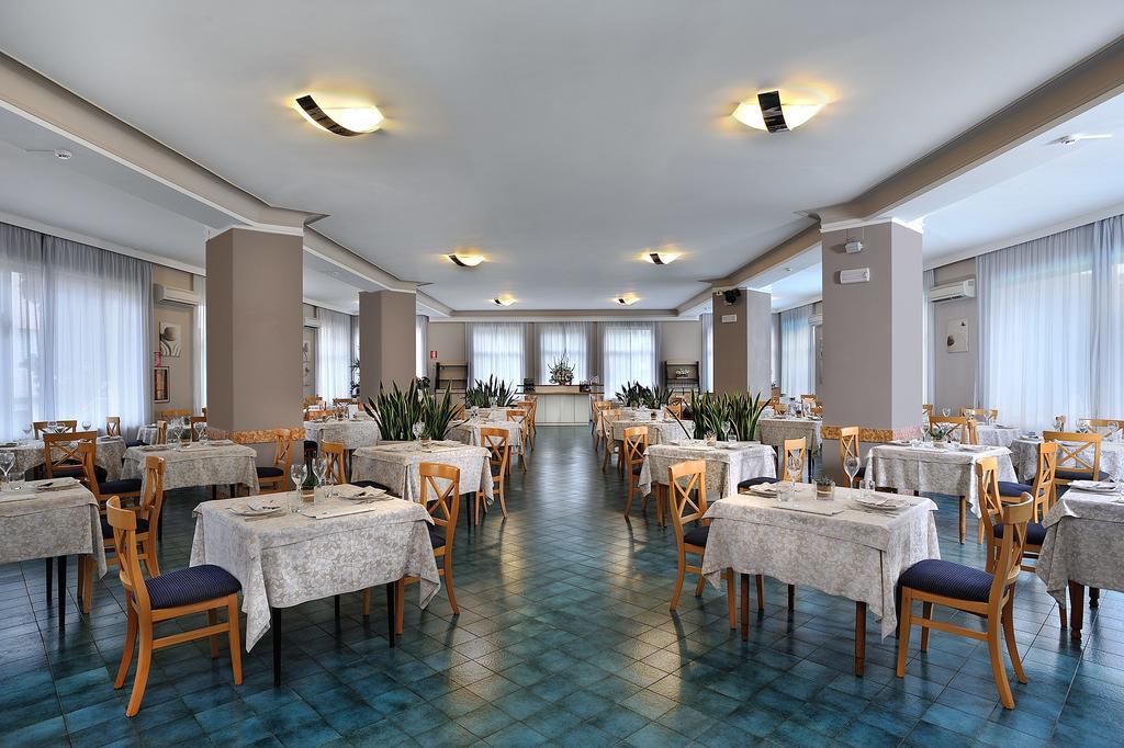 Hotel Raffy Diano Marina Eksteriør billede